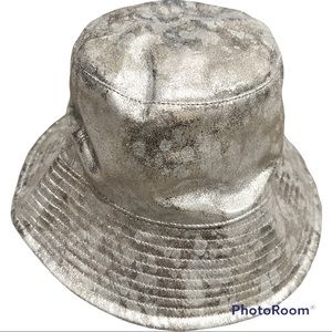 NEW NWT shiny metallic silver lightweight bucket hat OS